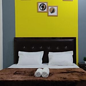 Gomukh Hotel Room